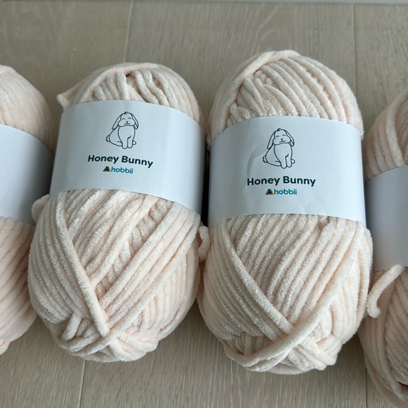 HOBBII Chenille Yarn - Picture 1 of 6